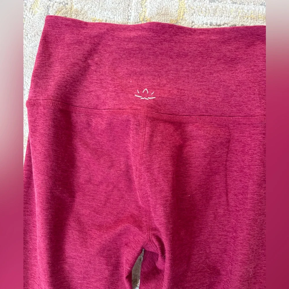 Beyond Yoga Spacedye High Waisted Midi Leggings in cranberry heather - Picture 6 of 9